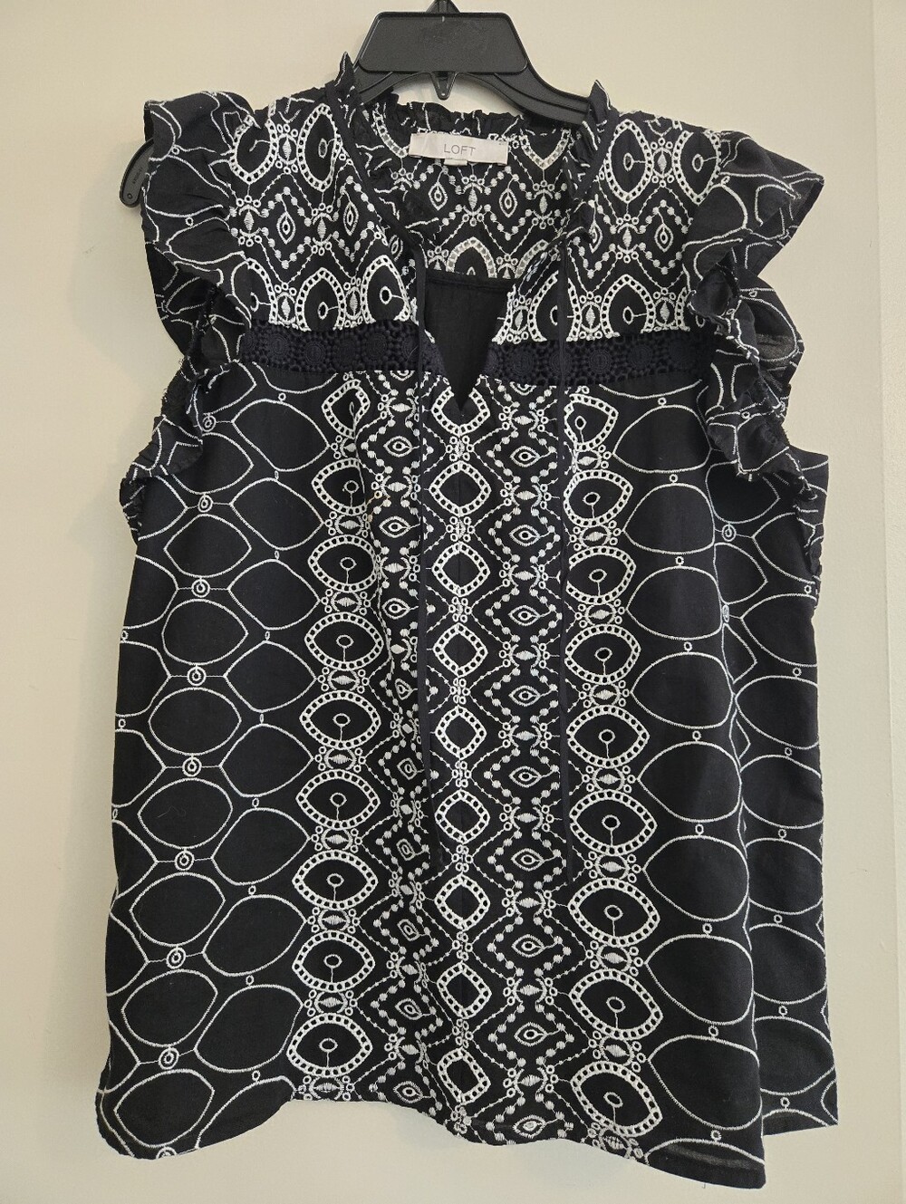 LOFT Black & White Geometric Ruffle Sleeve Top